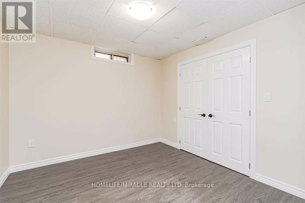 40 Leatherhead Court, Brampton, Ontario  L6S 5E7 - Photo 4 - W12422347