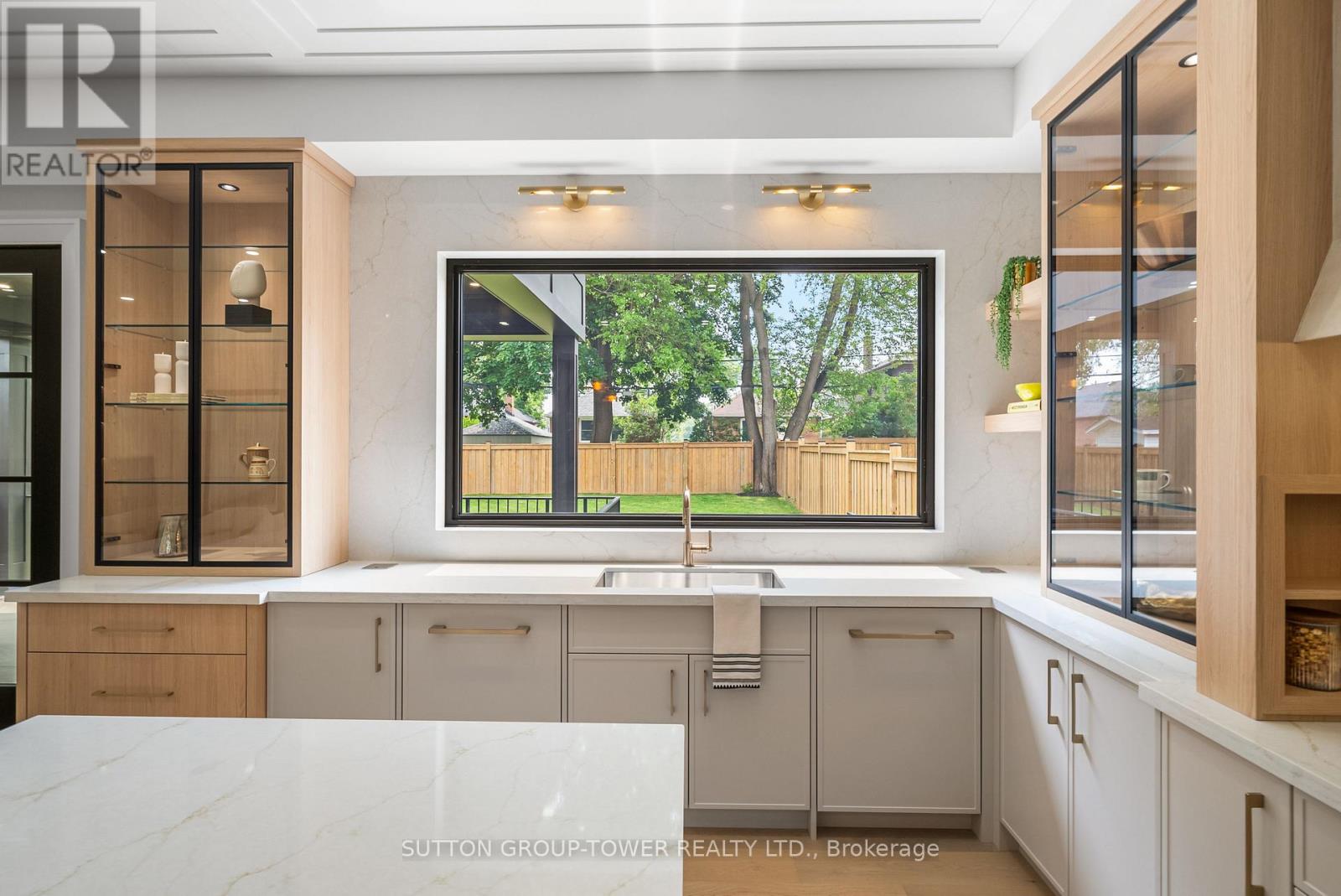 121 Edgecroft Road, Toronto (Stonegate-Queensway), Ontario  M8Z 2C2 - Photo 17 - W12224183