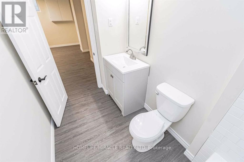 40 Leatherhead Court, Brampton, Ontario  L6S 5E7 - Photo 6 - W12422347