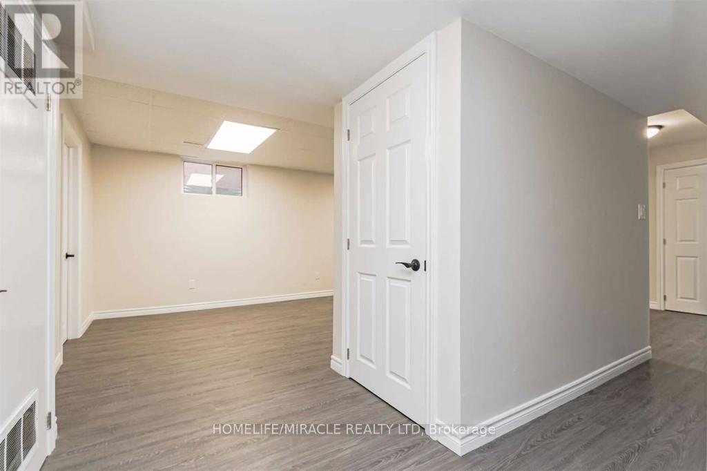 40 Leatherhead Court, Brampton, Ontario  L6S 5E7 - Photo 7 - W12422347