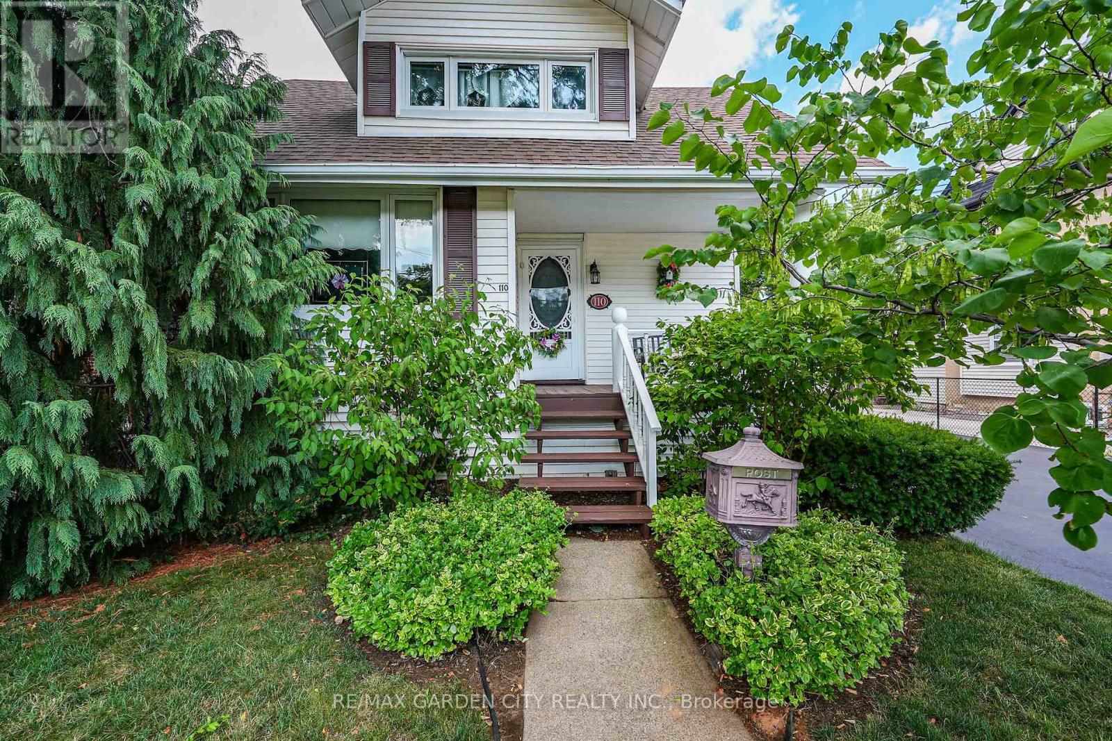 110 LIVINGSTON AVENUE, Grimsby, Ontario