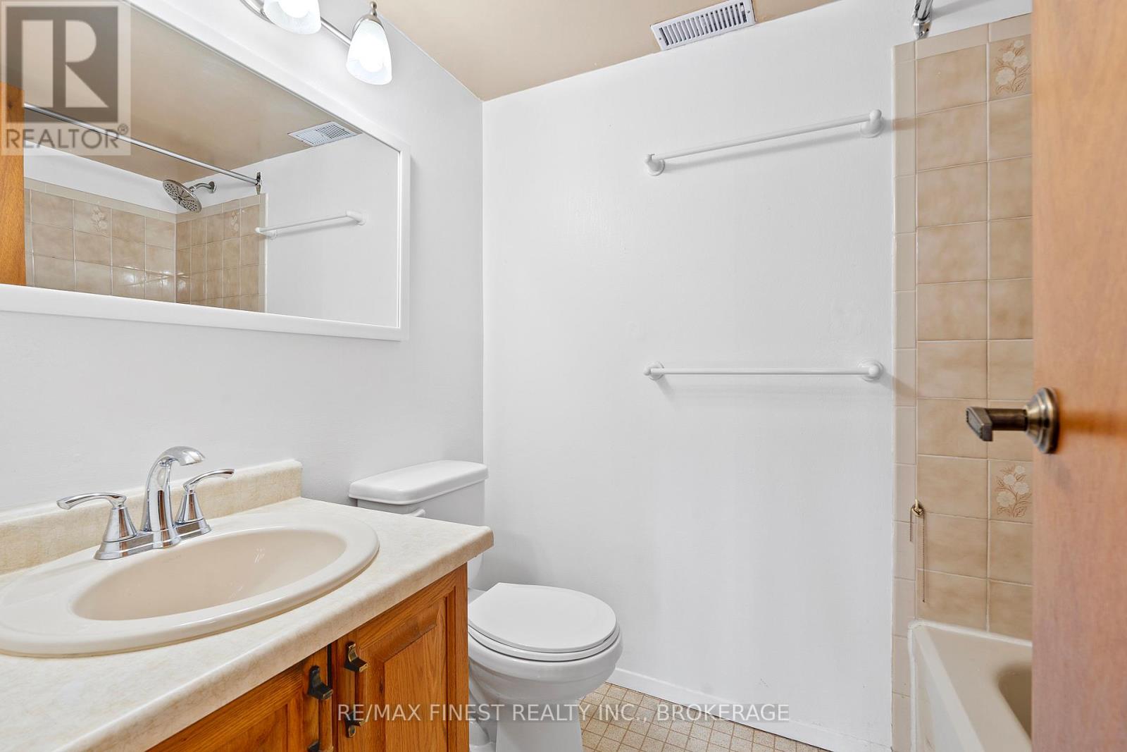 308 - 120 Barrett Court, Kingston, Ontario  K7L 5H6 - Photo 12 - X12424098
