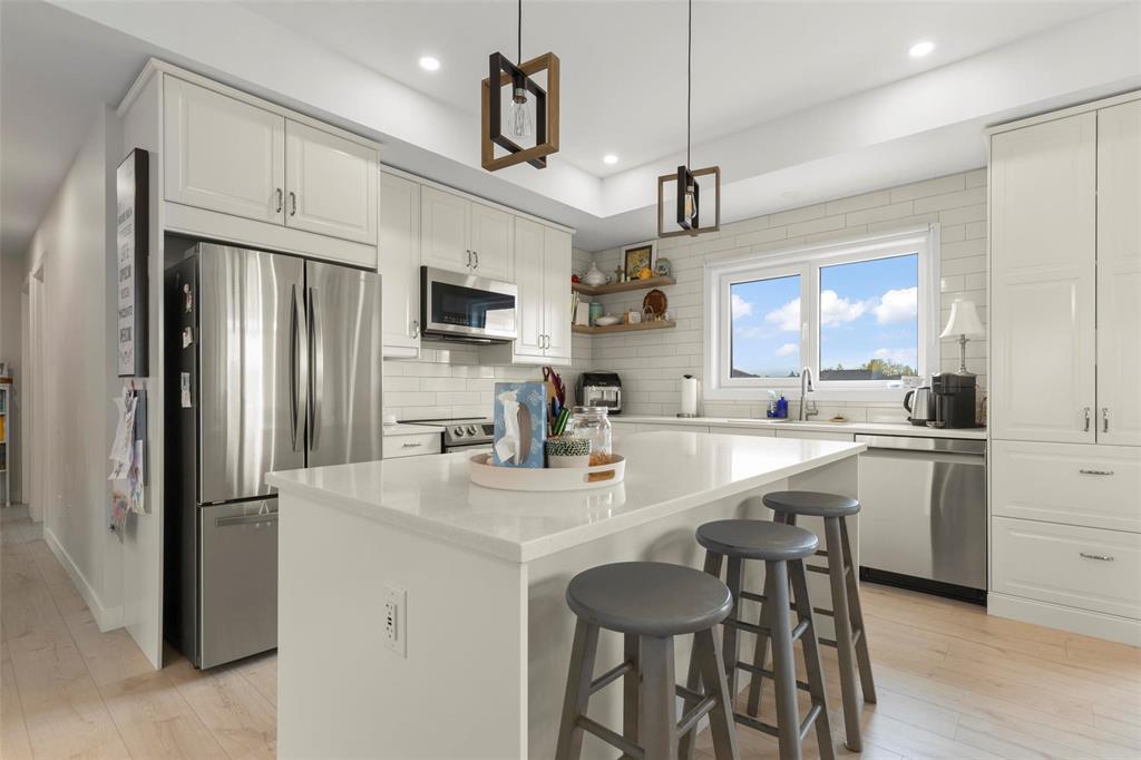 98 Seine River Crossing, Ste Anne, Manitoba  R5H 0A7 - Photo 7 - 202523170