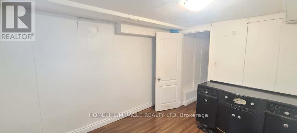 16 Cattrick Street, Mississauga, Ontario  L4T 1H5 - Photo 14 - W12421692