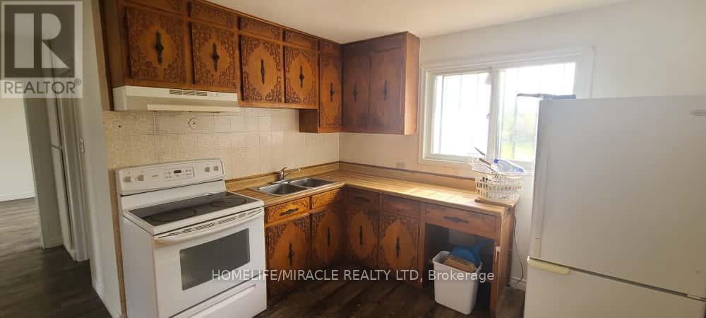 16 Cattrick Street, Mississauga, Ontario  L4T 1H5 - Photo 7 - W12421692