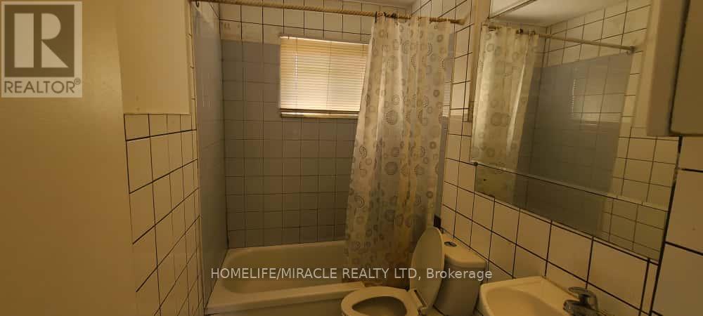 16 Cattrick Street, Mississauga, Ontario  L4T 1H5 - Photo 9 - W12421692