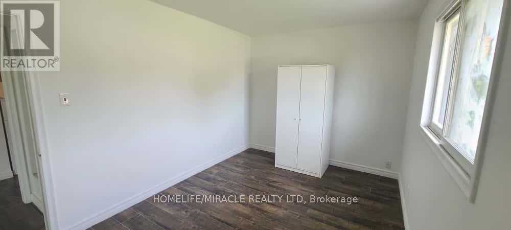 16 Cattrick Street, Mississauga, Ontario  L4T 1H5 - Photo 5 - W12421692