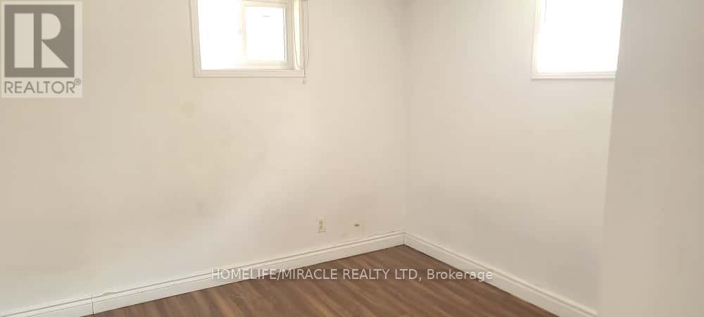 16 Cattrick Street, Mississauga, Ontario  L4T 1H5 - Photo 17 - W12421692
