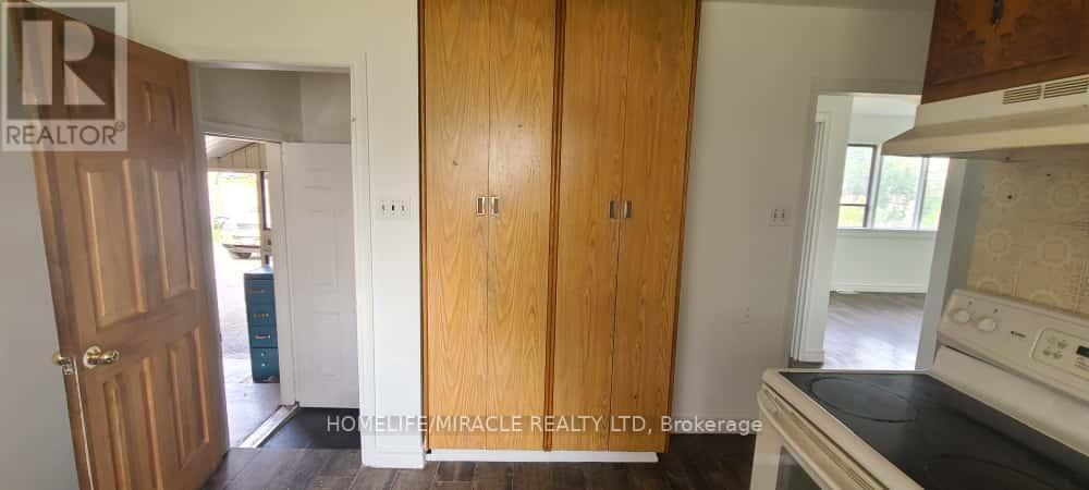 16 Cattrick Street, Mississauga, Ontario  L4T 1H5 - Photo 8 - W12421692
