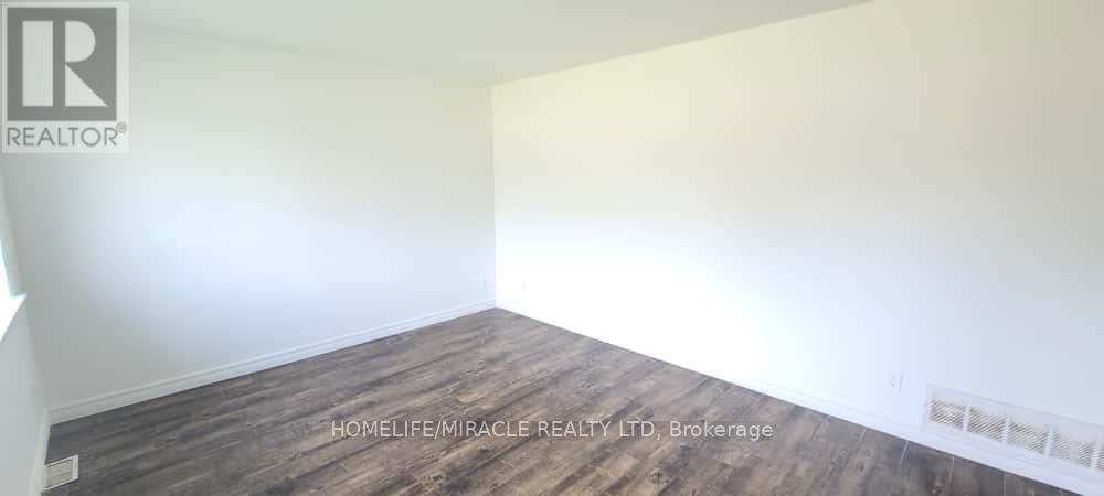 16 Cattrick Street, Mississauga, Ontario  L4T 1H5 - Photo 4 - W12421692