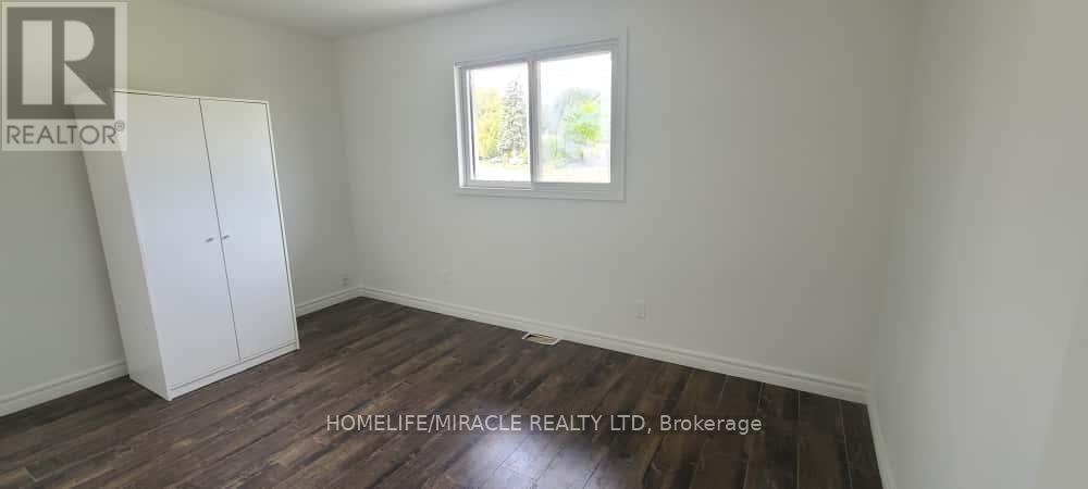 16 Cattrick Street, Mississauga, Ontario  L4T 1H5 - Photo 6 - W12421692