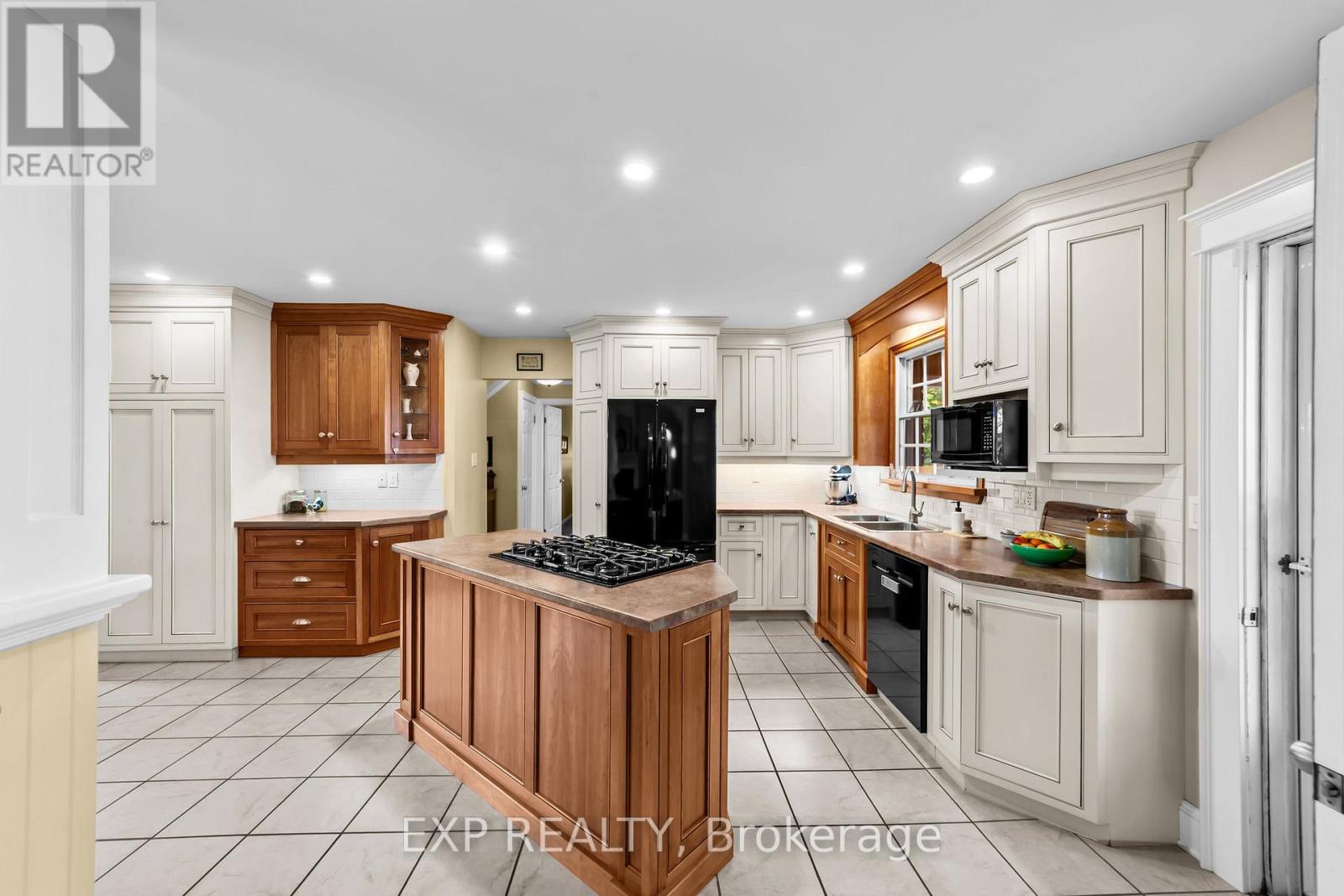 9831 Mcewen Drive, Middlesex Centre, Ontario  N0M 1P0 - Photo 15 - X12424122