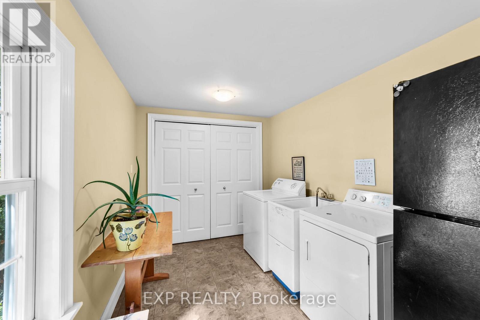 9831 Mcewen Drive, Middlesex Centre, Ontario  N0M 1P0 - Photo 23 - X12424122