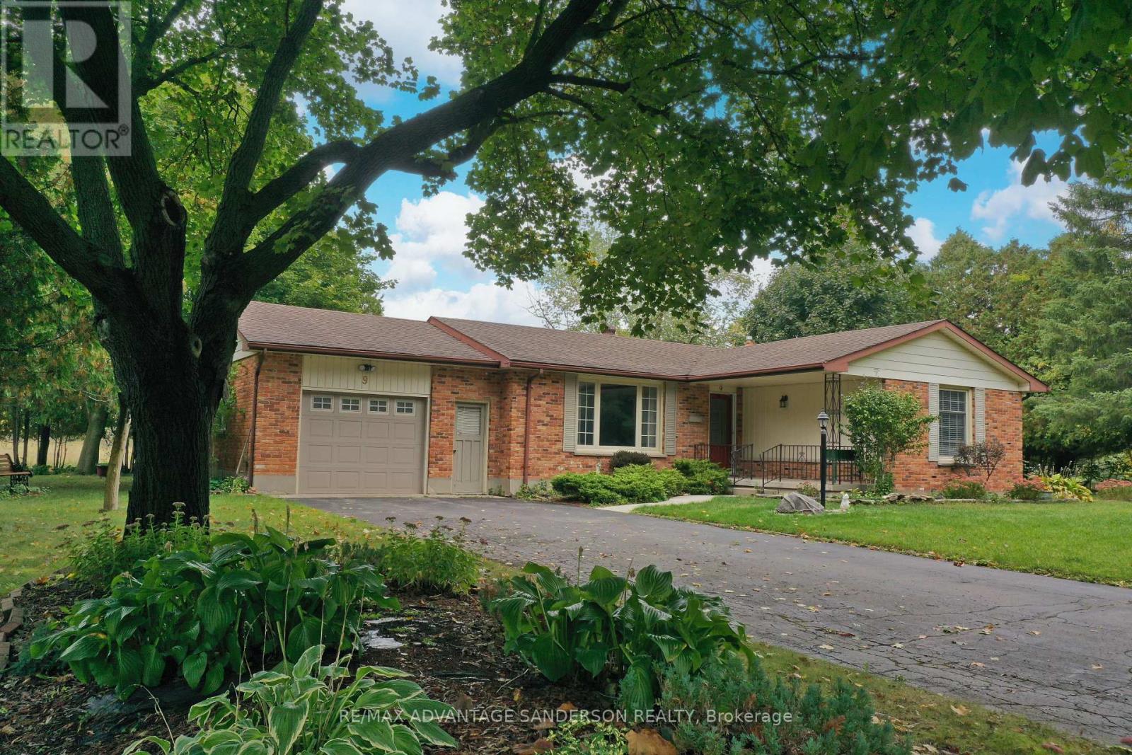 9 James Street, Middlesex Centre, Ontario  N0M 2A0 - Photo 1 - X12424130