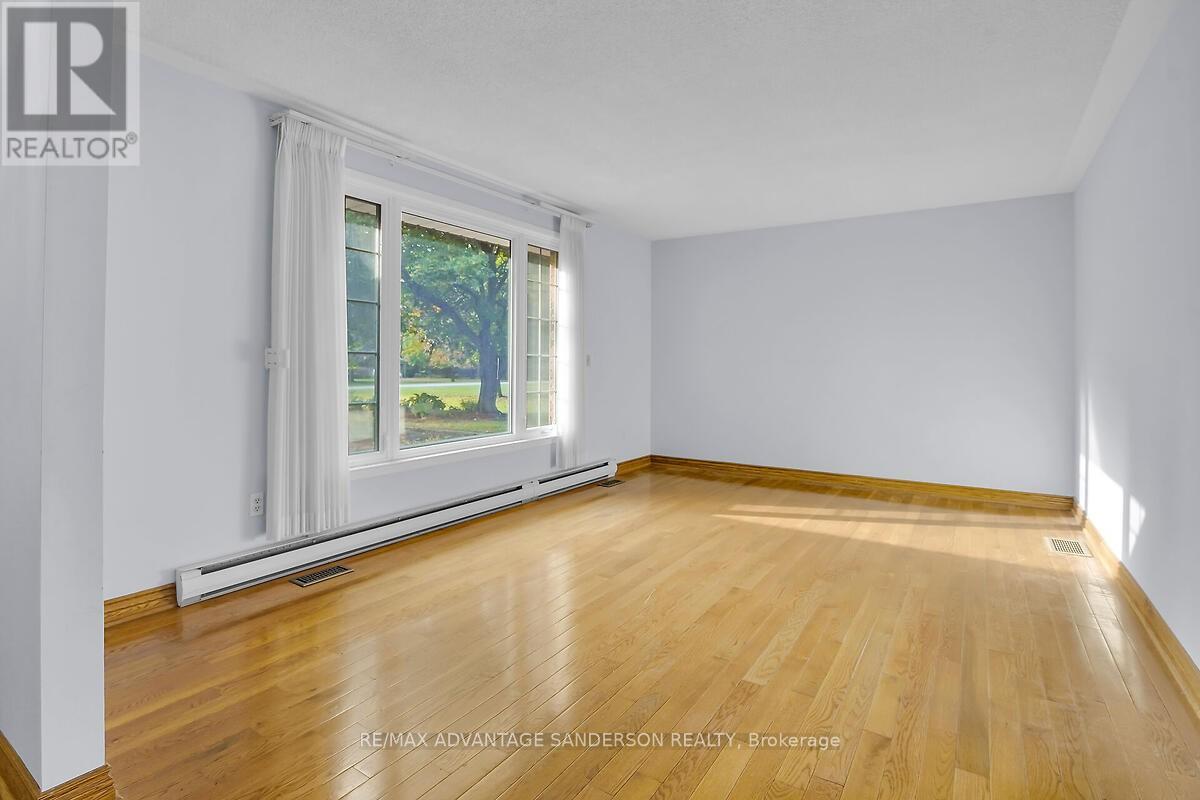 9 James Street, Middlesex Centre, Ontario  N0M 2A0 - Photo 11 - X12424130