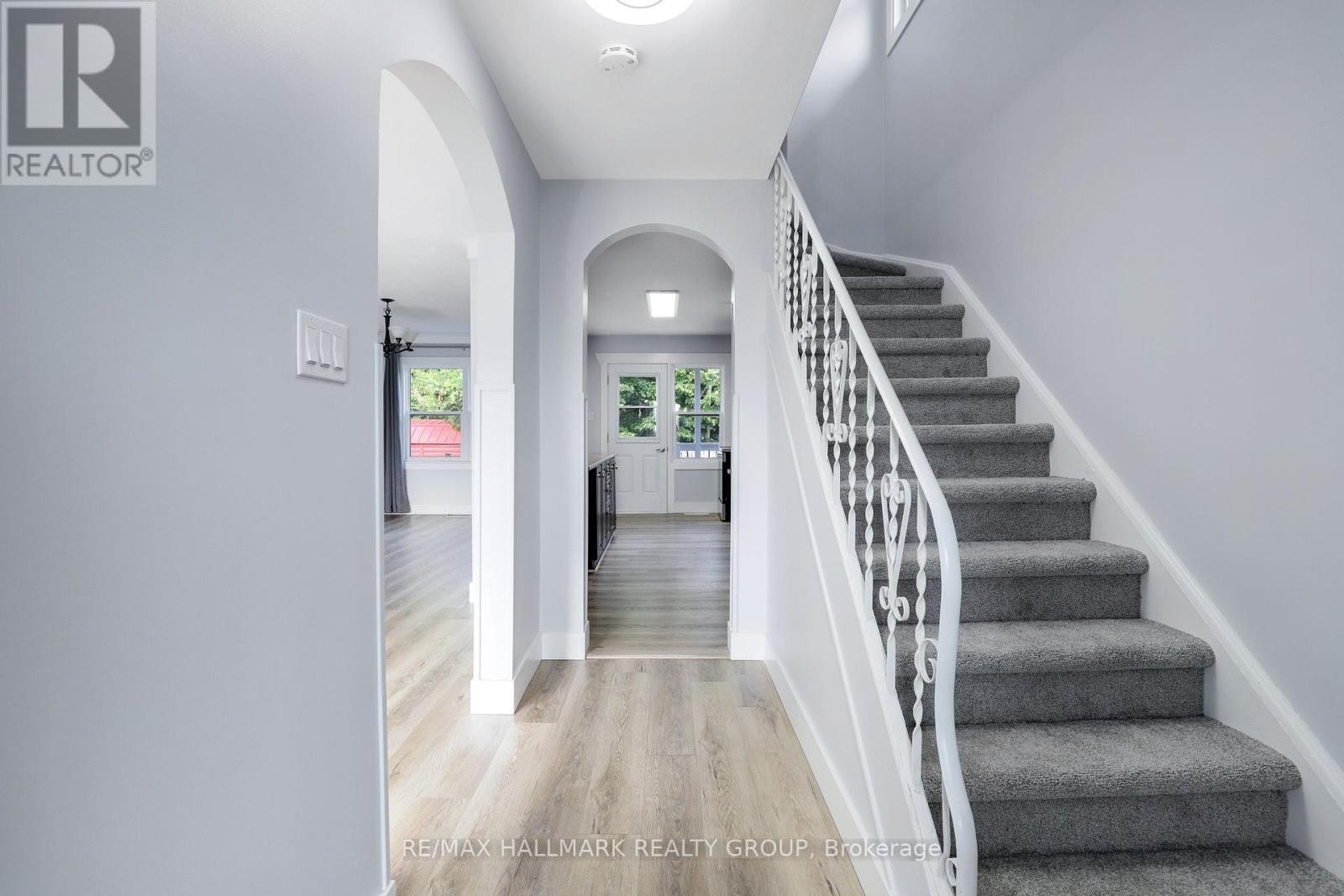 1108 Merivale Road, Ottawa, Ontario  K1Z 6B2 - Photo 2 - X12424076