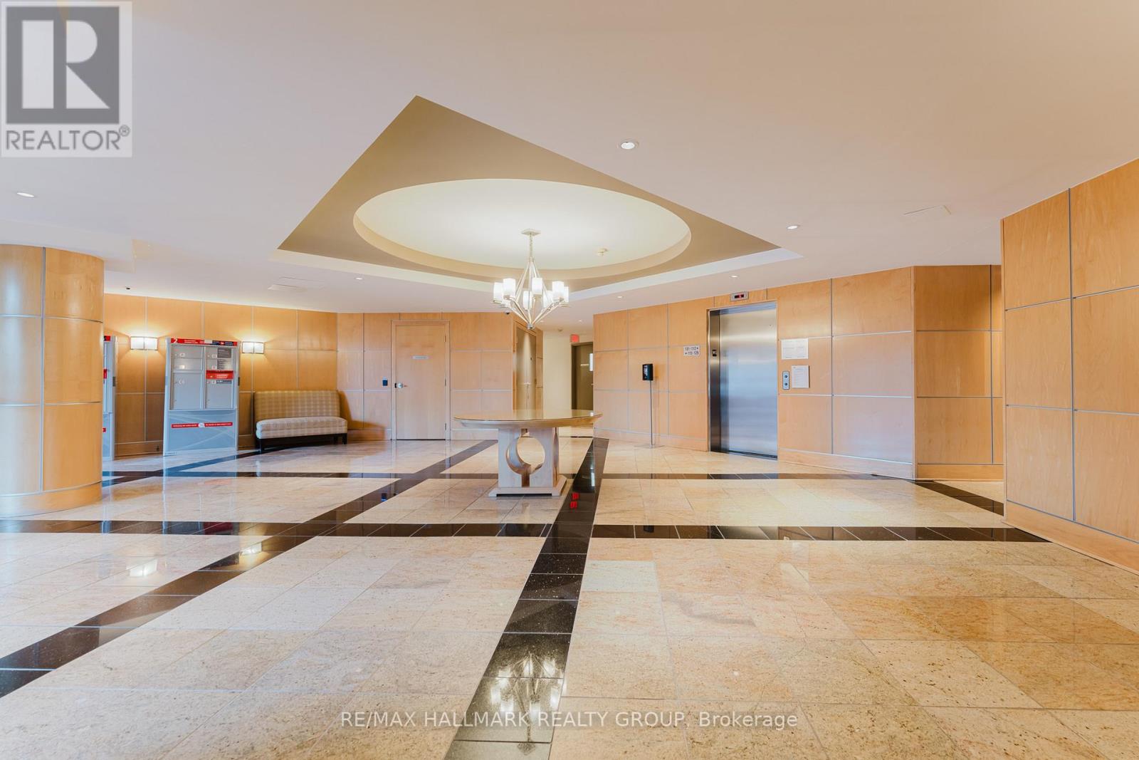 120 - 205 Bolton Street, Ottawa, Ontario  K1N 1K7 - Photo 4 - X12424085
