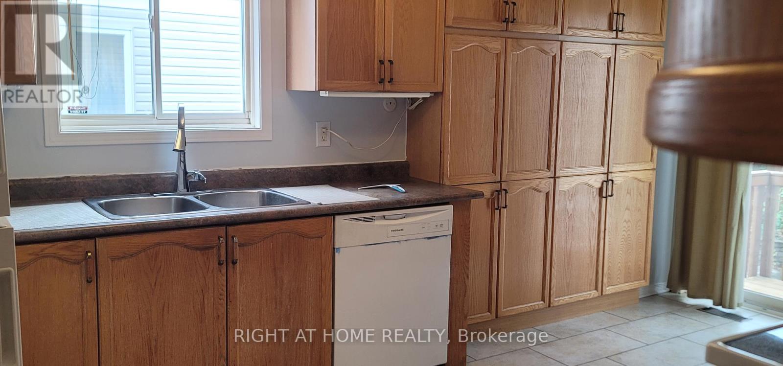 50 Trump Avenue, Ottawa, Ontario  K2C 4A4 - Photo 12 - X12424093