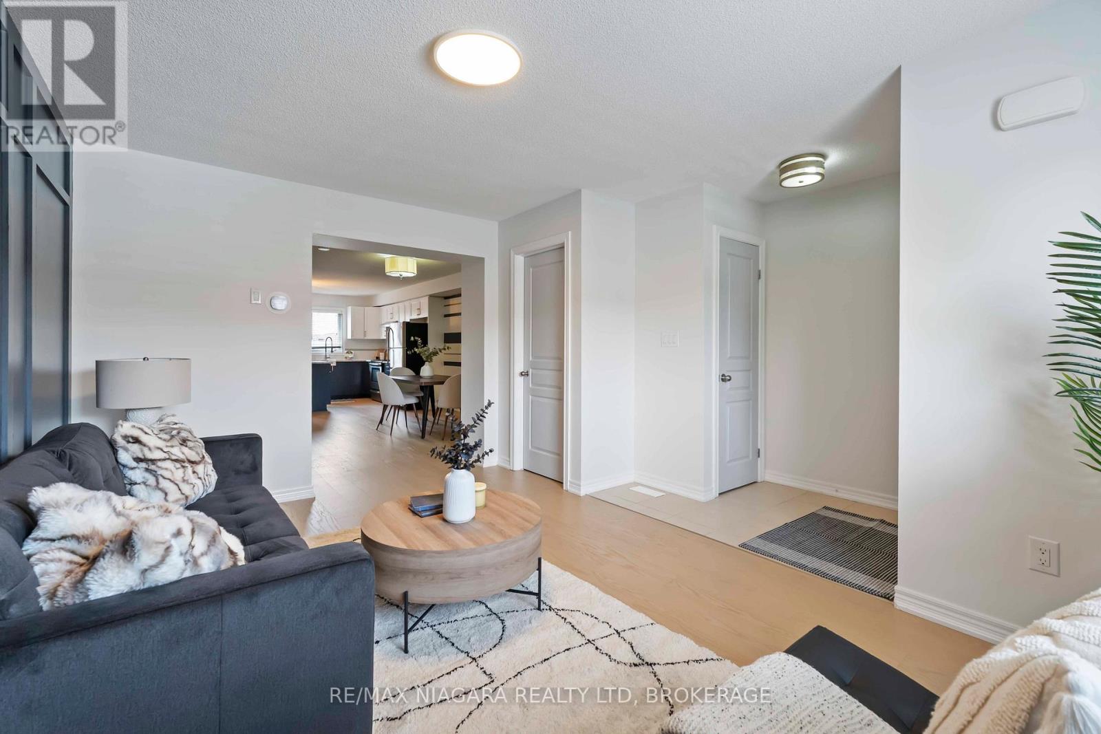 10 - 6117 Kelsey Crescent, Niagara Falls, Ontario  L2H 0L6 - Photo 5 - X12424099