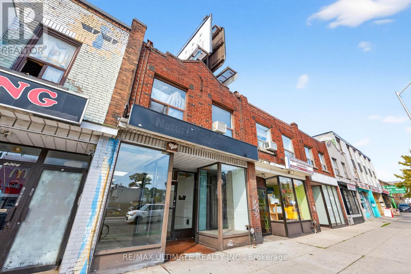 1696 Danforth Avenue, Toronto (Danforth), Ontario  M4C 1H8 - Photo 2 - E12423956