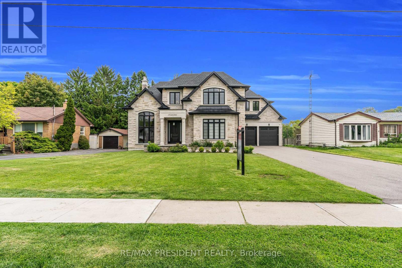 67 SCOTT STREET, Whitby, Ontario