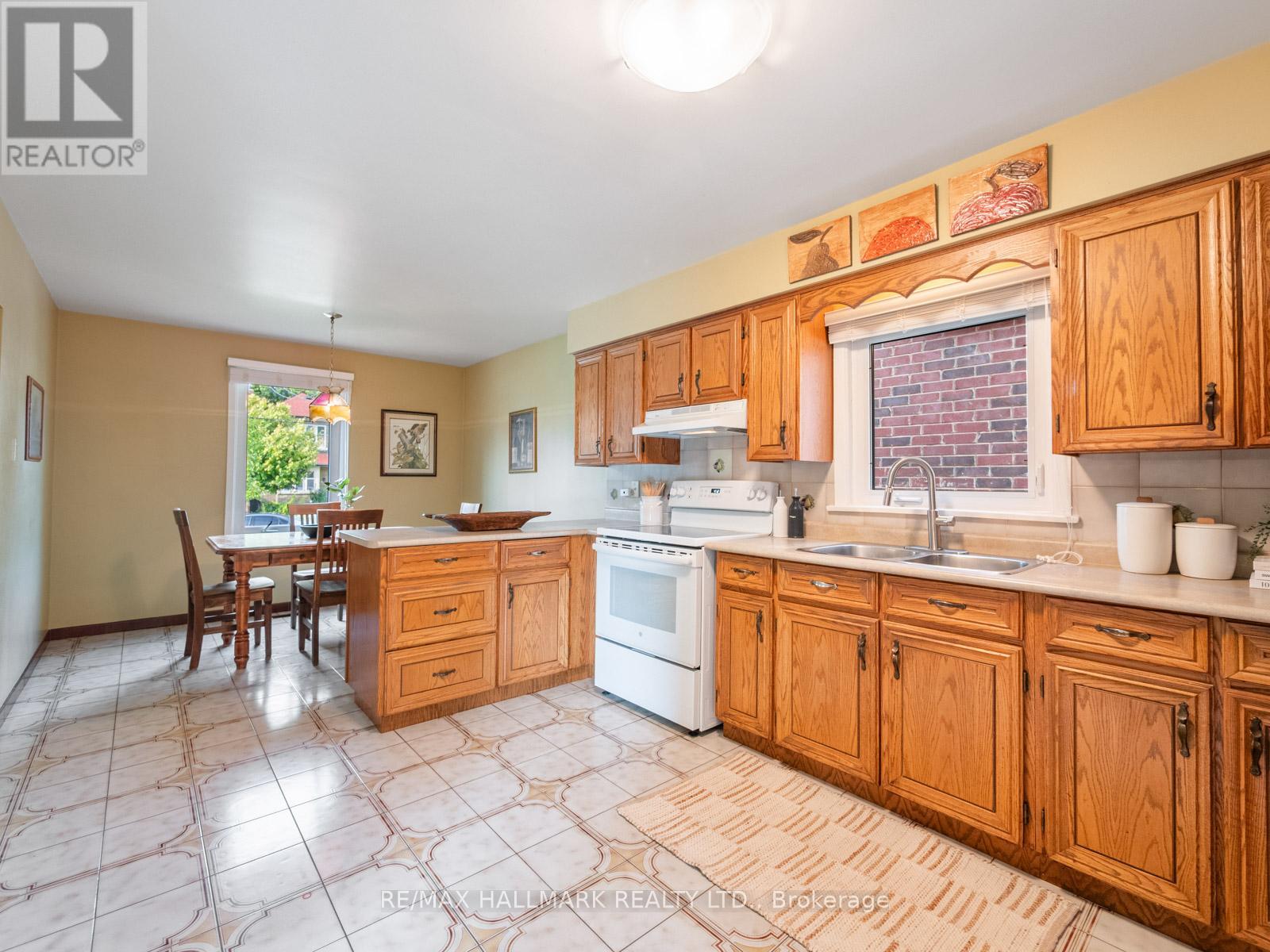 139 Floyd Avenue, Toronto, Ontario  M4K 2B6 - Photo 10 - E12424071