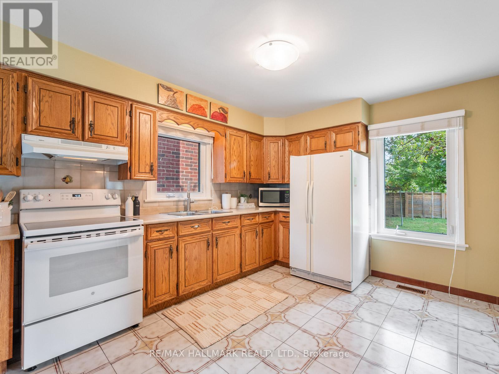 139 Floyd Avenue, Toronto, Ontario  M4K 2B6 - Photo 11 - E12424071