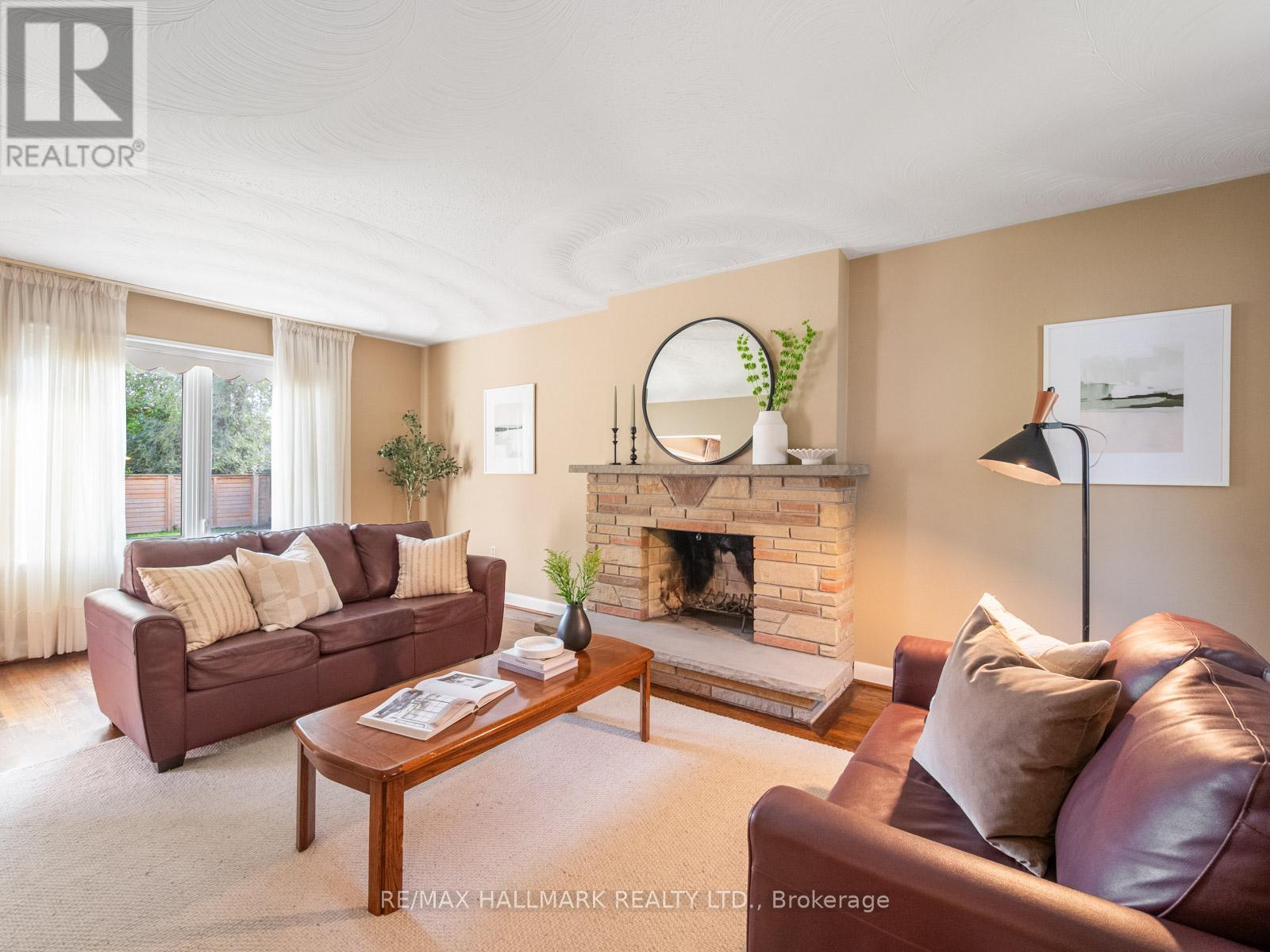 139 Floyd Avenue, Toronto, Ontario  M4K 2B6 - Photo 2 - E12424071