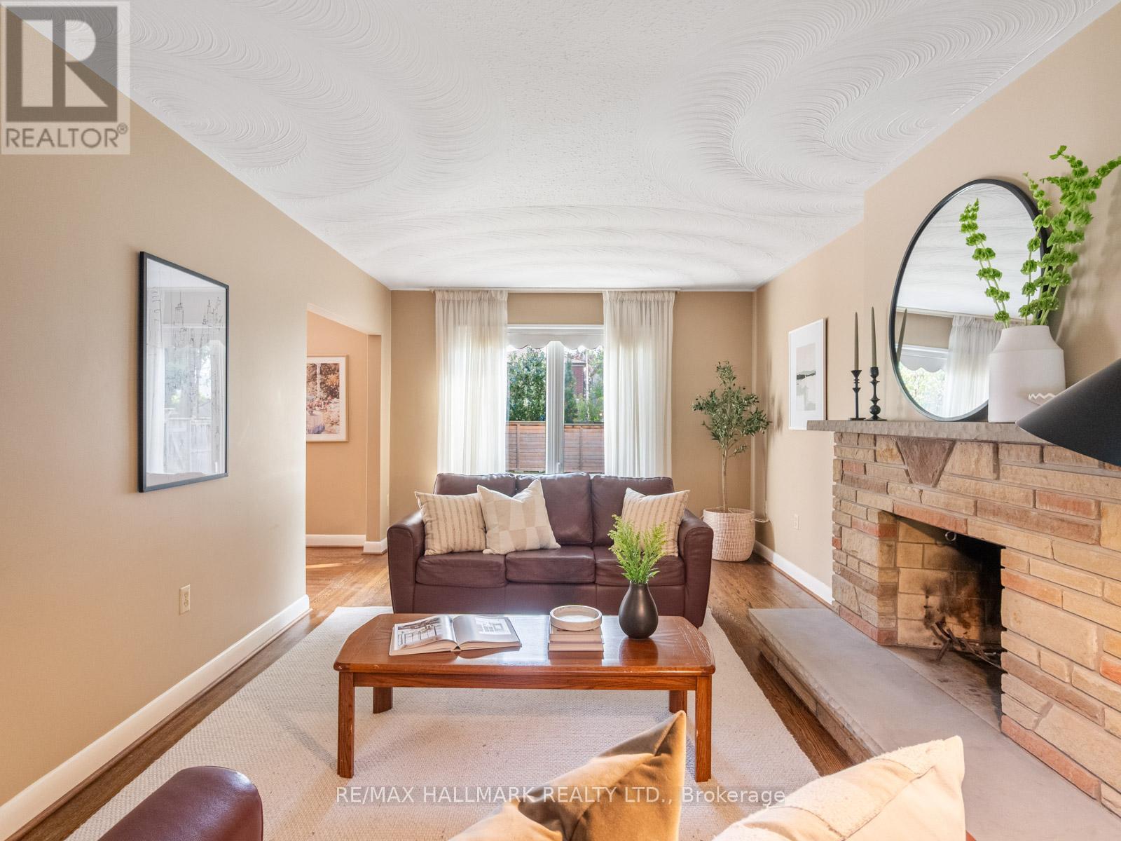 139 Floyd Avenue, Toronto, Ontario  M4K 2B6 - Photo 4 - E12424071