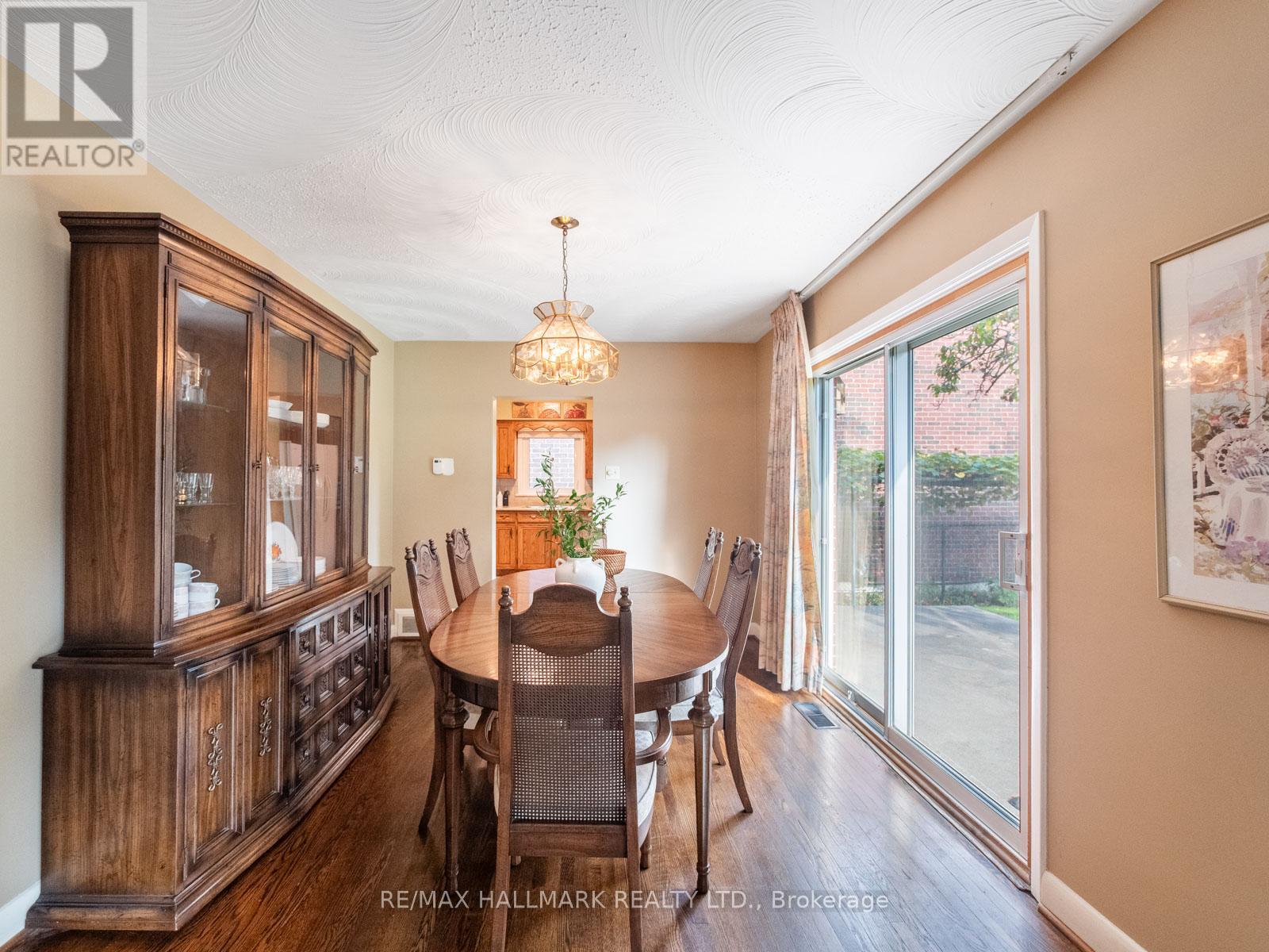 139 Floyd Avenue, Toronto, Ontario  M4K 2B6 - Photo 6 - E12424071