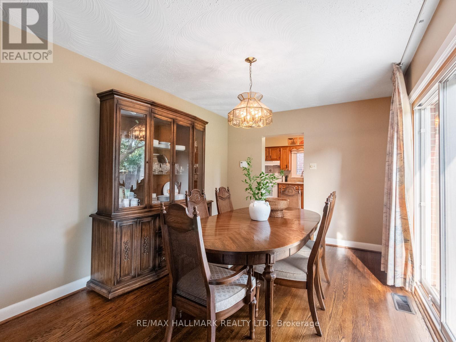 139 Floyd Avenue, Toronto, Ontario  M4K 2B6 - Photo 7 - E12424071