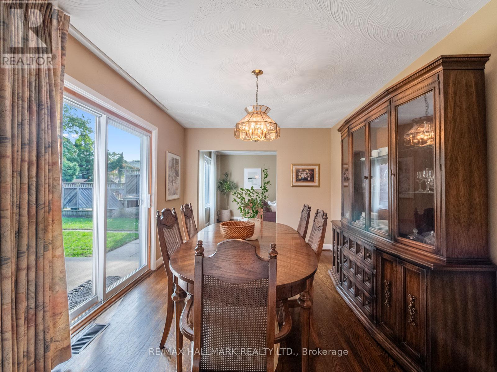 139 Floyd Avenue, Toronto, Ontario  M4K 2B6 - Photo 8 - E12424071