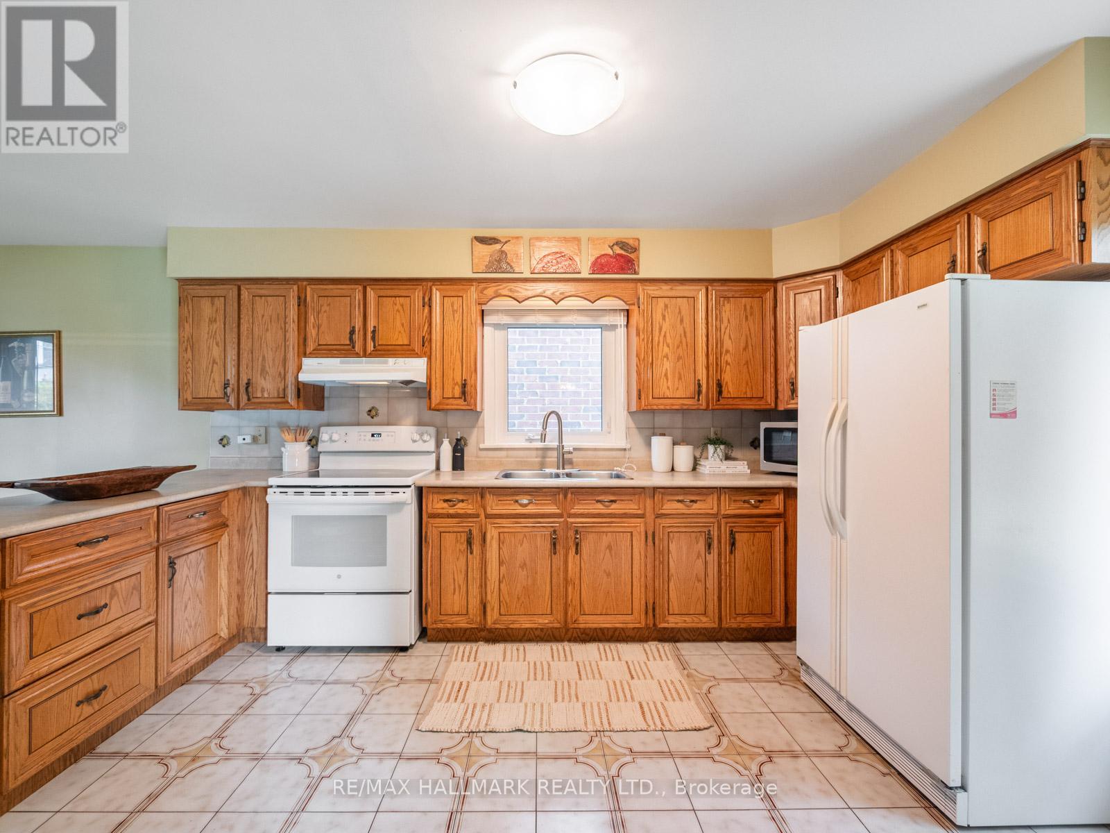 139 Floyd Avenue, Toronto, Ontario  M4K 2B6 - Photo 9 - E12424071