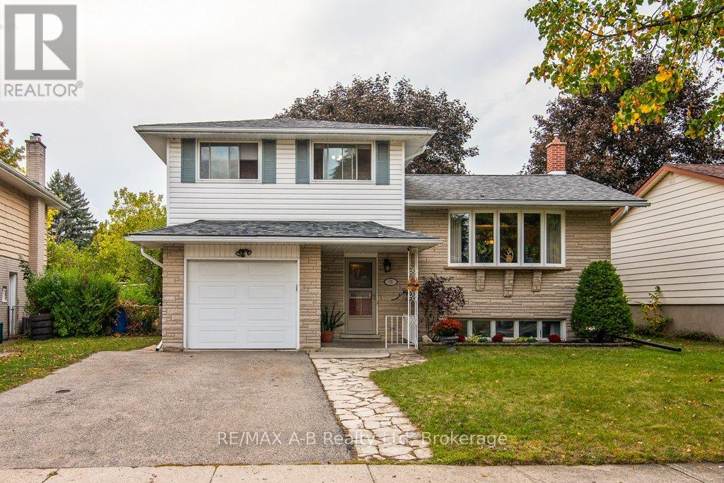 35 TECUMSEH CRESCENT, Kitchener, Ontario