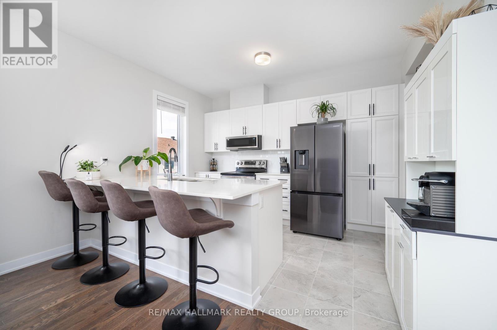 351 Falsetto Street, Ottawa, Ontario  K1W 0S6 - Photo 10 - X12423997