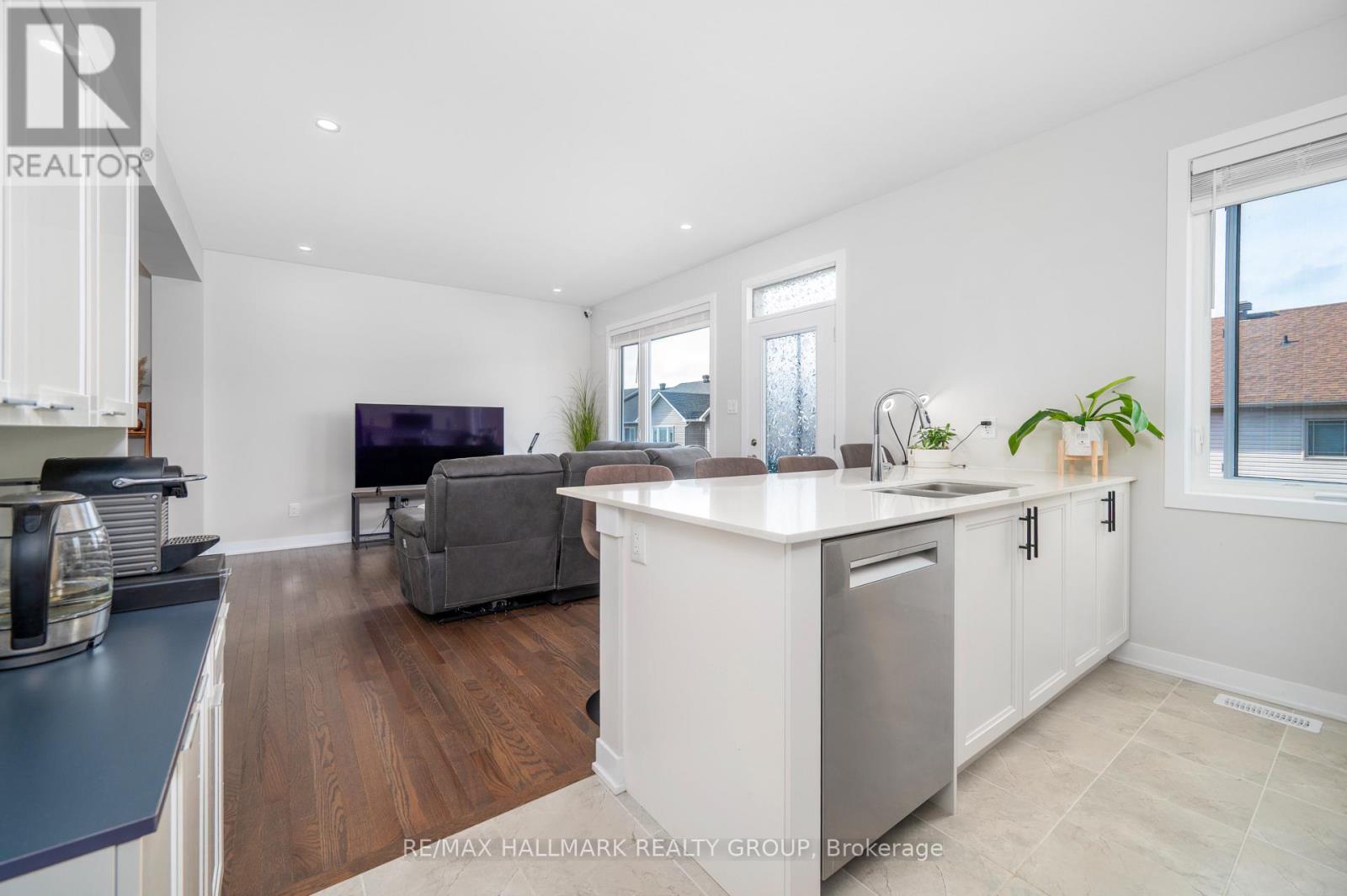 351 Falsetto Street, Ottawa, Ontario  K1W 0S6 - Photo 13 - X12423997