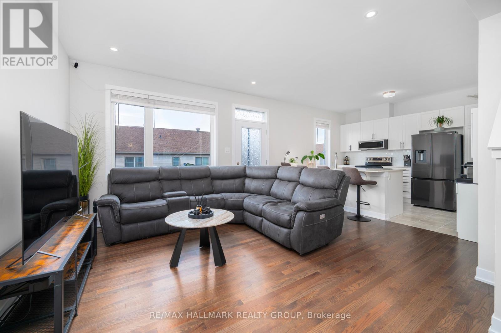 351 Falsetto Street, Ottawa, Ontario  K1W 0S6 - Photo 8 - X12423997