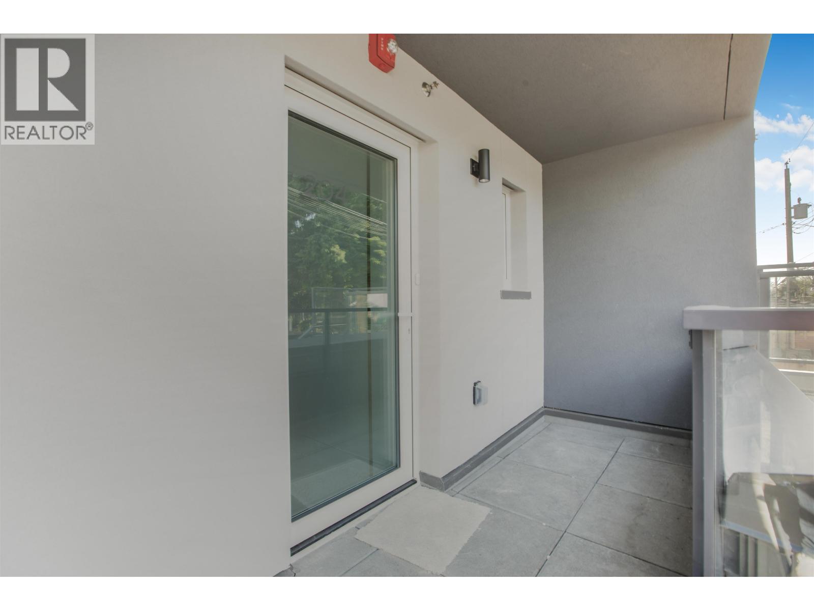 204 2075 E 1st Avenue, Vancouver, British Columbia  V5N 1B6 - Photo 2 - R3051725