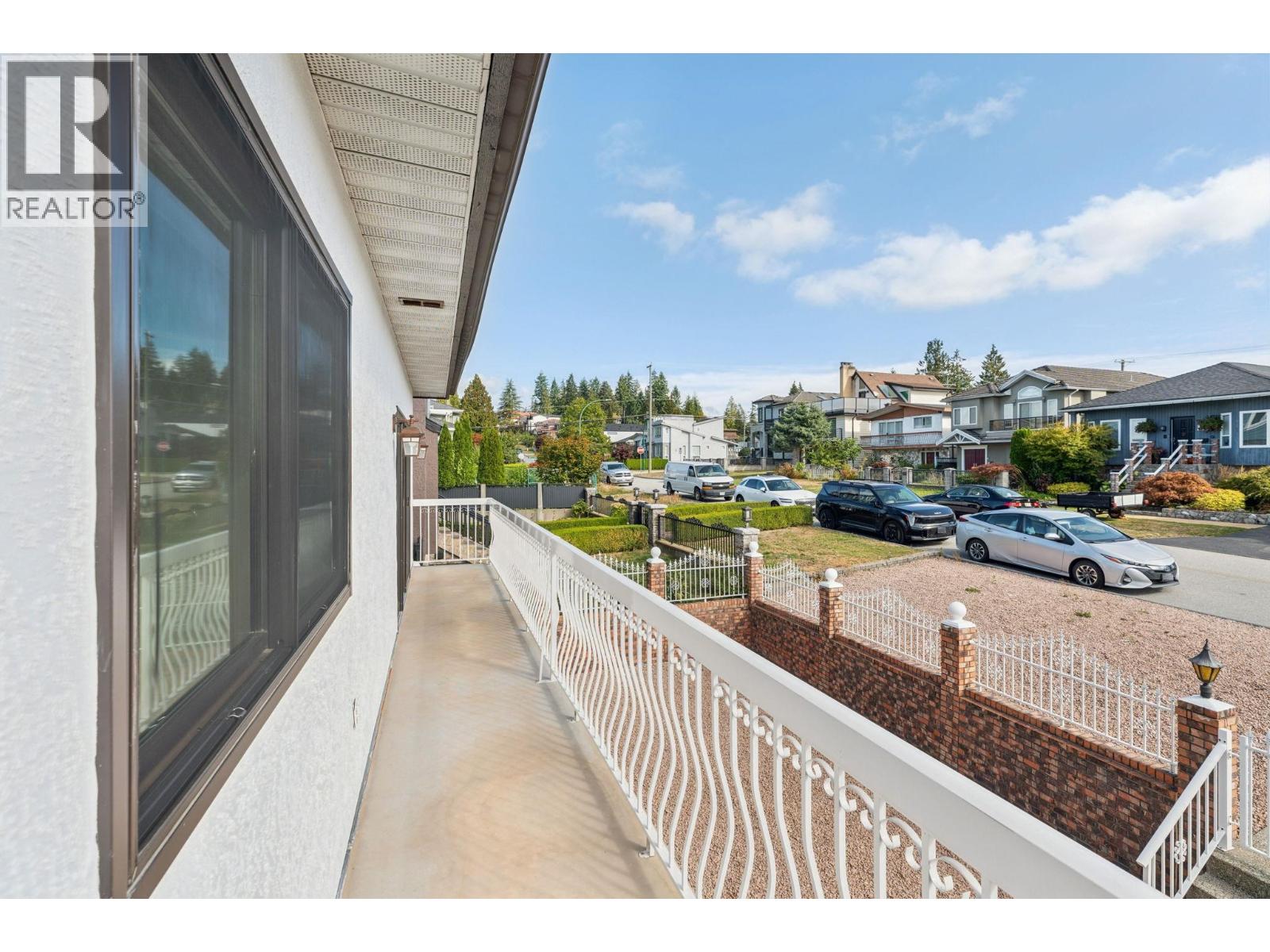 27 Grosvenor Avenue, Burnaby, British Columbia  V5B 3N7 - Photo 12 - R3051747