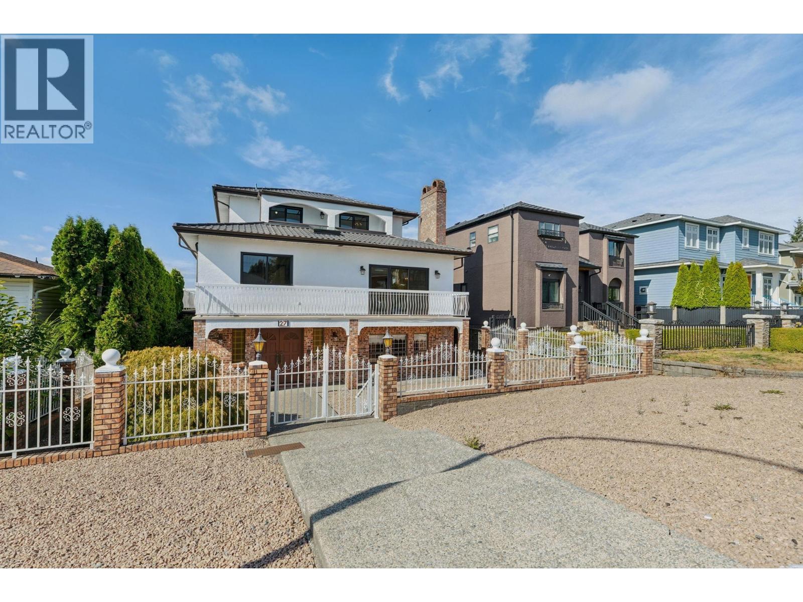 27 Grosvenor Avenue, Burnaby, British Columbia  V5B 3N7 - Photo 2 - R3051747