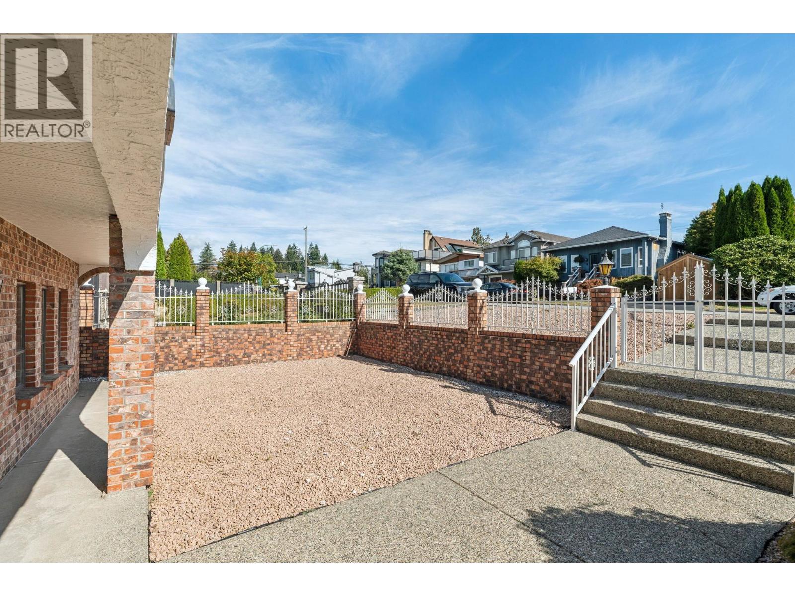 27 Grosvenor Avenue, Burnaby, British Columbia  V5B 3N7 - Photo 4 - R3051747