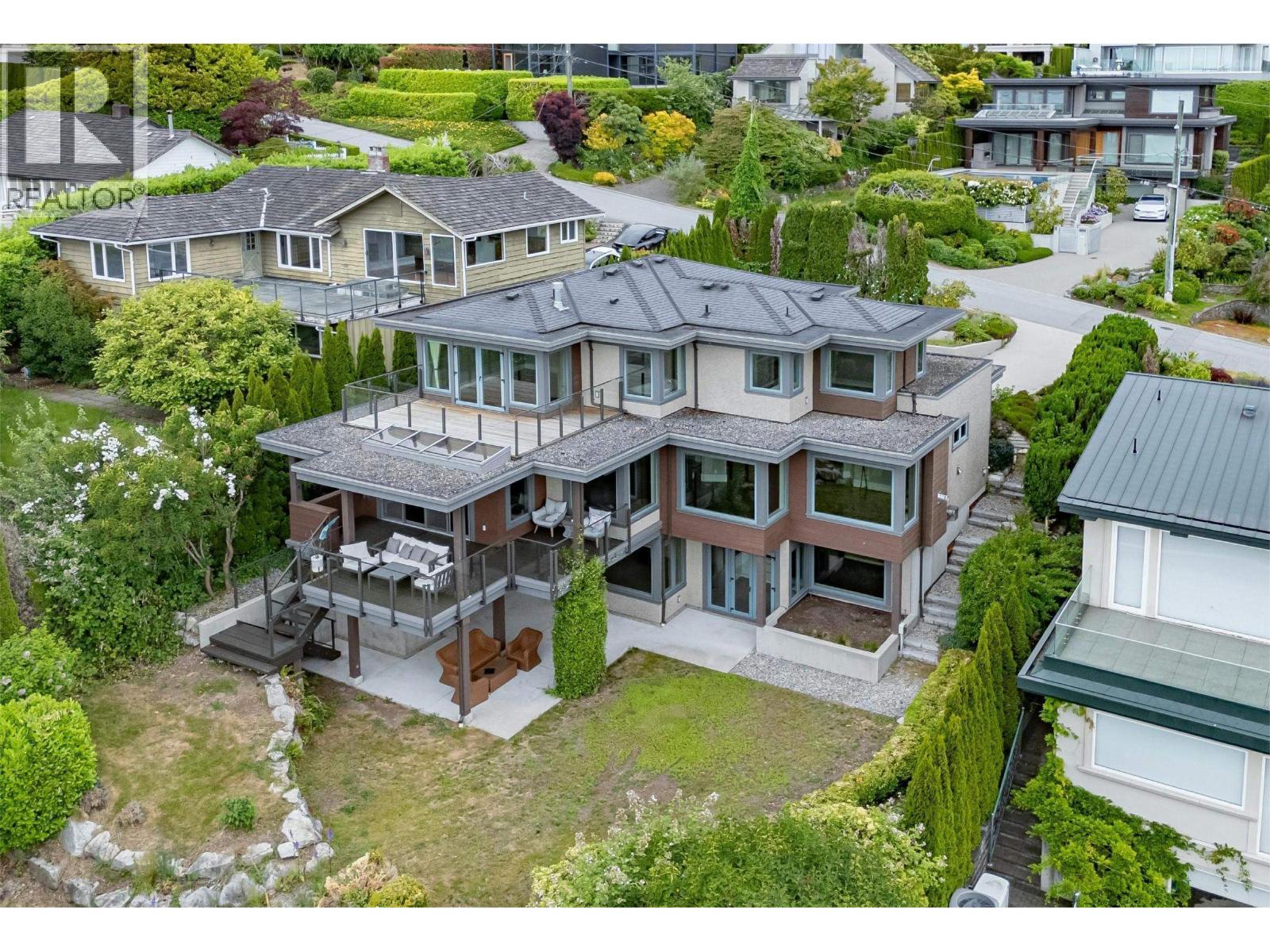 2548 Mathers Avenue, West Vancouver, British Columbia  V7V 2J1 - Photo 2 - R3051767