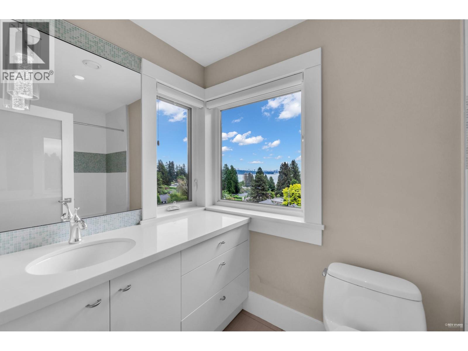 2548 Mathers Avenue, West Vancouver, British Columbia  V7V 2J1 - Photo 29 - R3051767