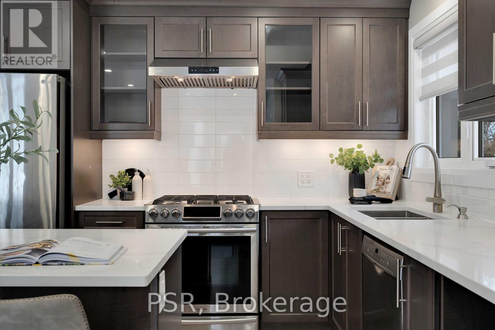 15 Wenderly Drive, Aurora, Ontario  L4G 1V2 - Photo 4 - N12423942
