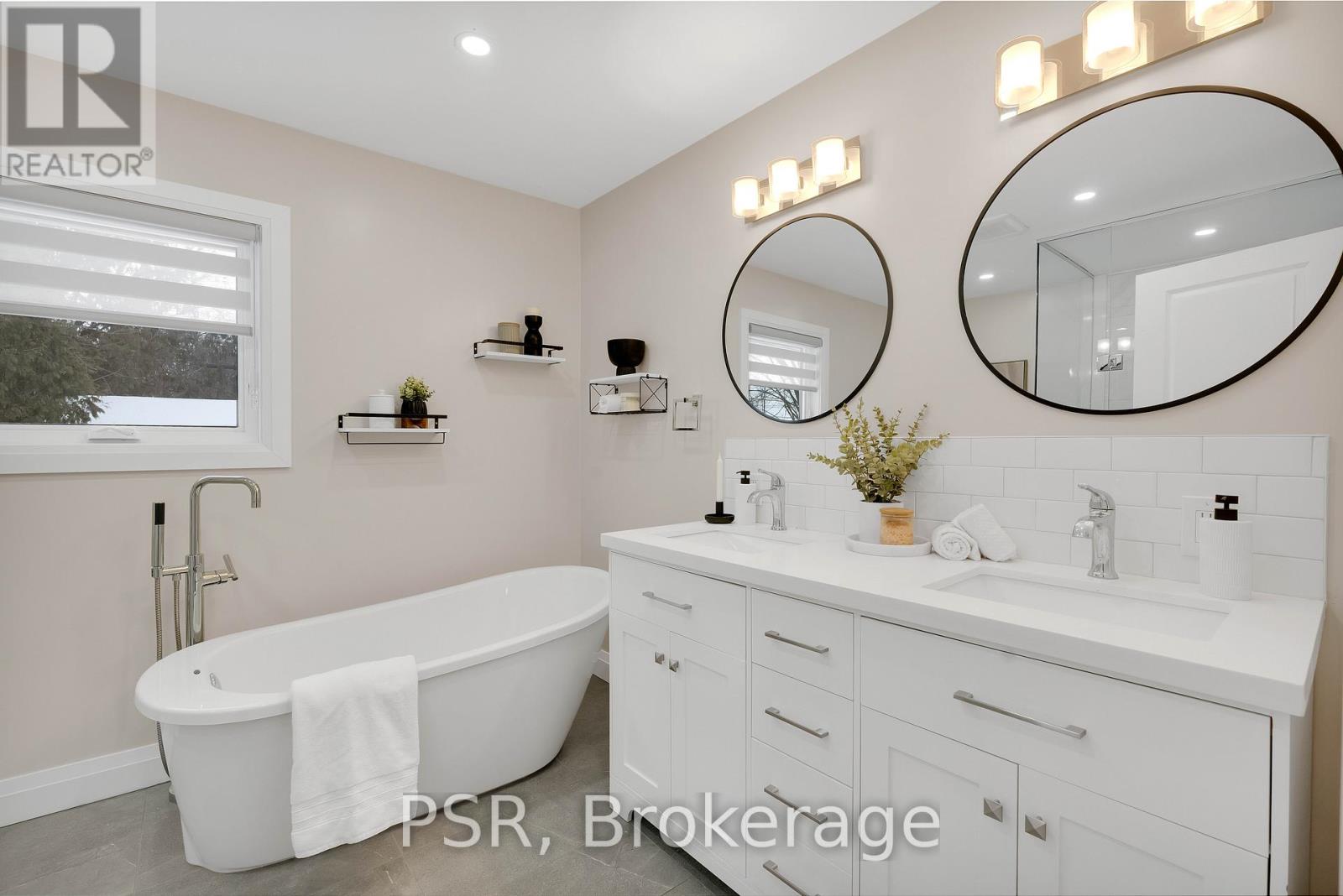 15 Wenderly Drive, Aurora, Ontario  L4G 1V2 - Photo 6 - N12423942