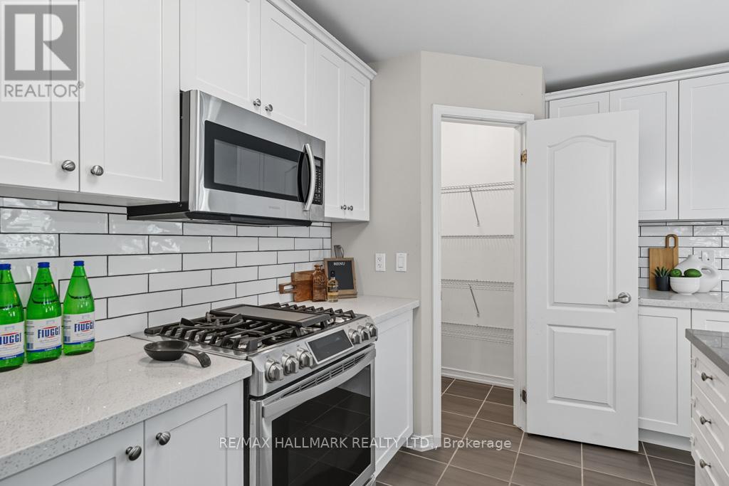 1278 Leslie Drive, Innisfil, Ontario  L9S 0L2 - Photo 18 - N12423946