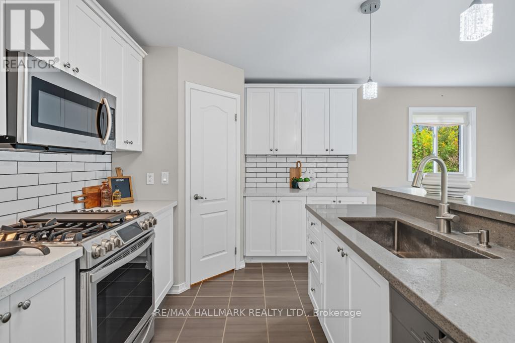 1278 Leslie Drive, Innisfil, Ontario  L9S 0L2 - Photo 21 - N12423946