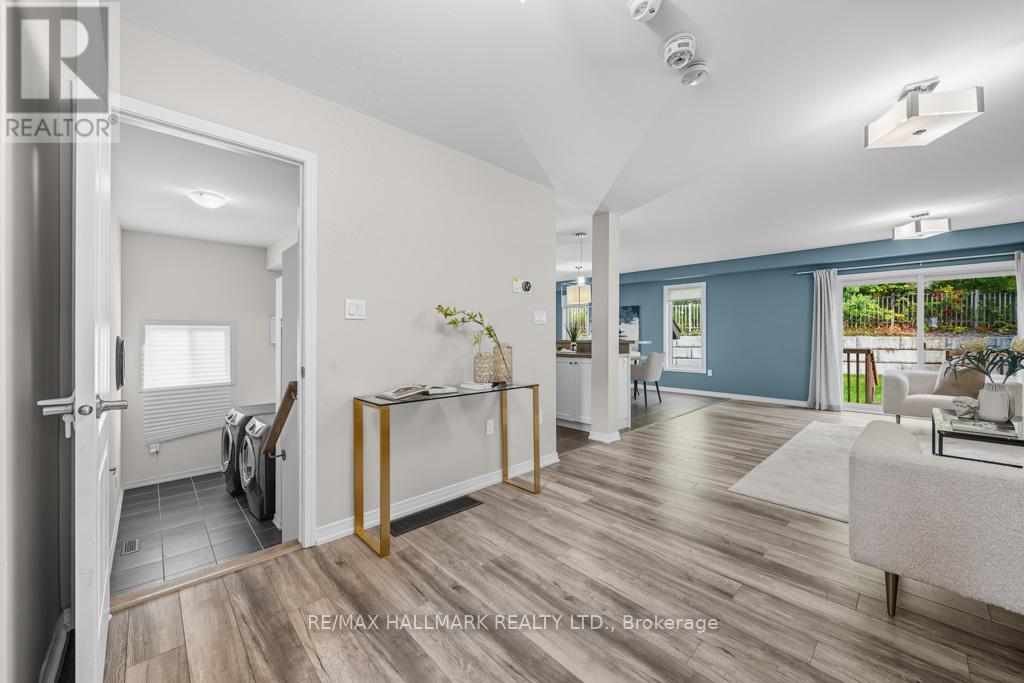 1278 Leslie Drive, Innisfil, Ontario  L9S 0L2 - Photo 8 - N12423946