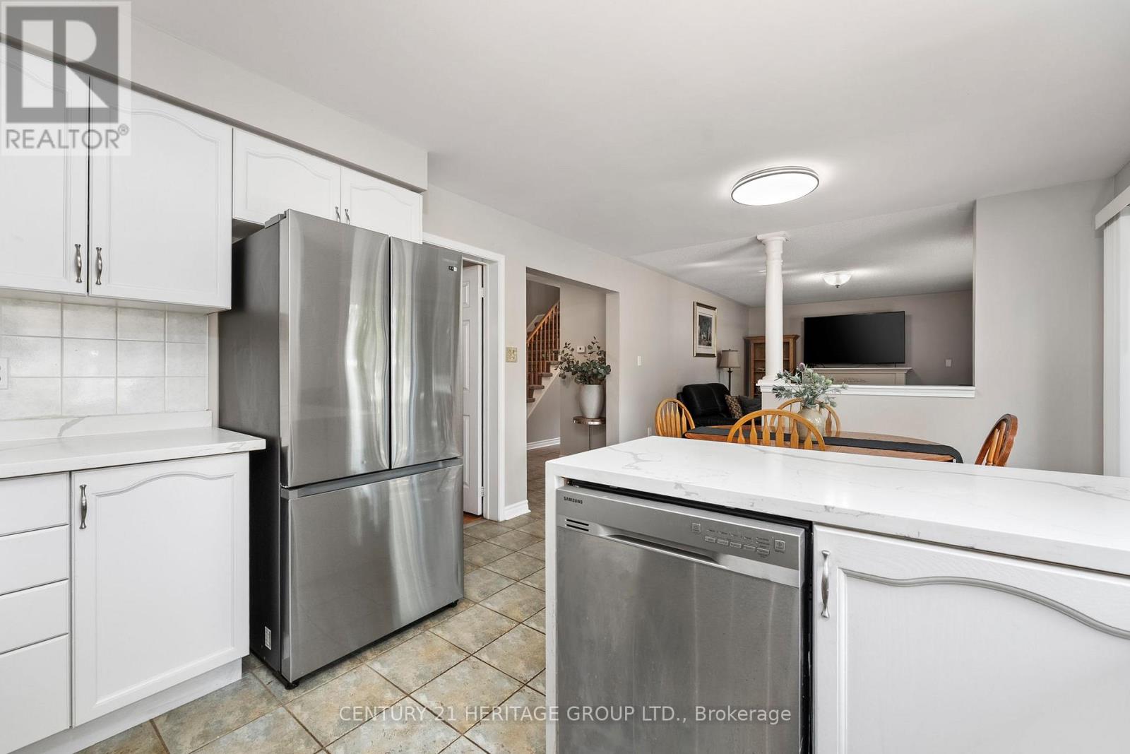 214 Melbourne Drive, Bradford West Gwillimbury, Ontario  L3Z 2Y8 - Photo 10 - N12423951