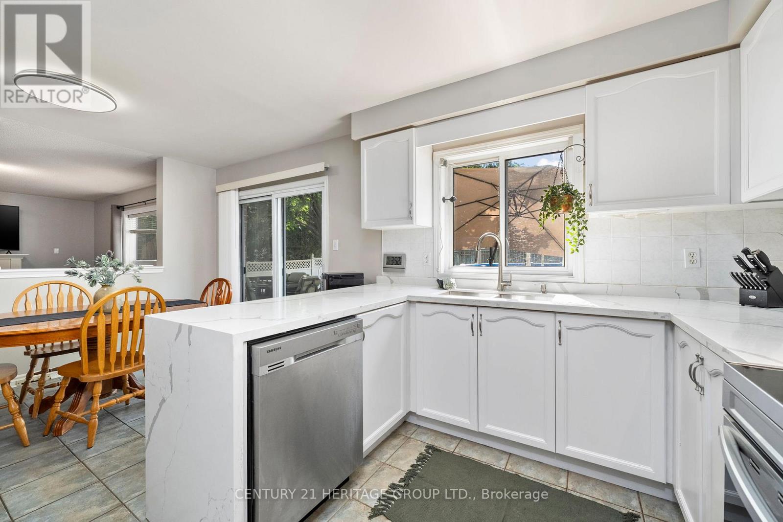 214 Melbourne Drive, Bradford West Gwillimbury, Ontario  L3Z 2Y8 - Photo 11 - N12423951